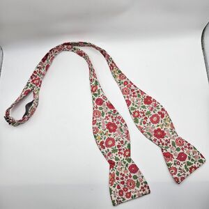 Beau Ties LTD Vermont White Floral Spring Botanical 100% Silk Bowtie 41.25x2.5"